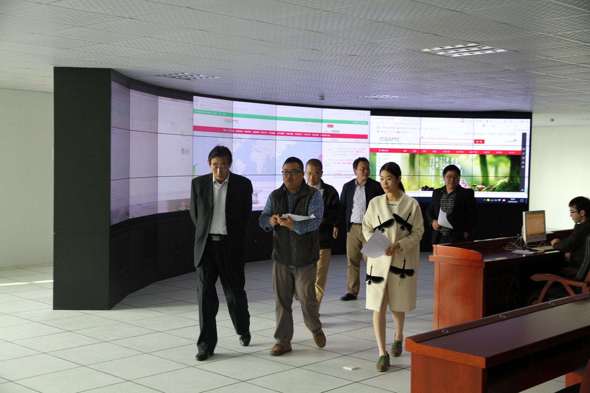 肇慶市重點(diǎn)建設(shè)項(xiàng)目年度評(píng)價(jià)工作小組到我中心